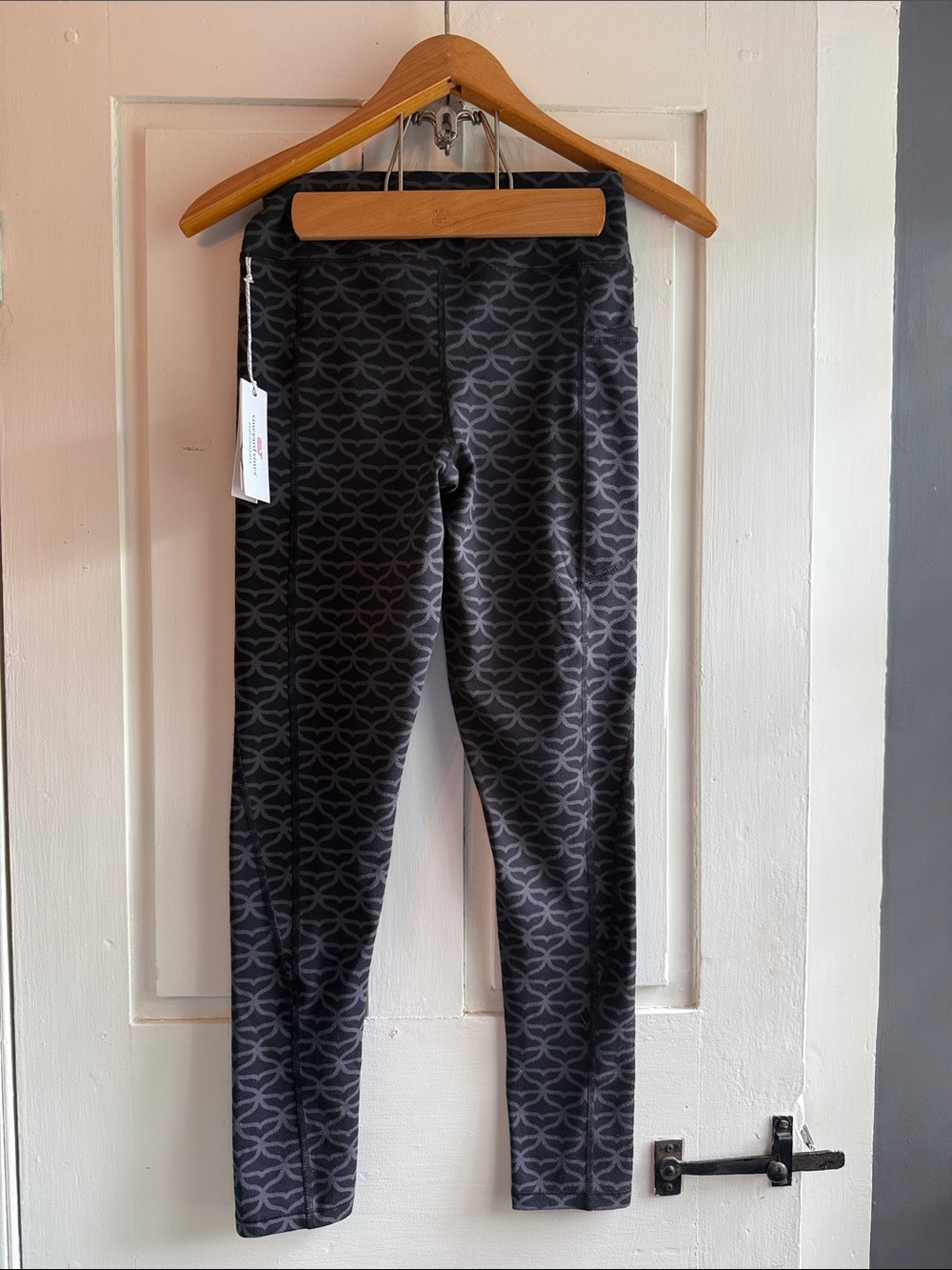 Vineyard Vines NEW black & Gray Patterned Leggings large - Picture 1 of 4